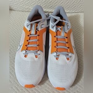 NWOB Nike Air Zoom Pegasus 40 TN Volunteers running Shoes- Sz mens 10